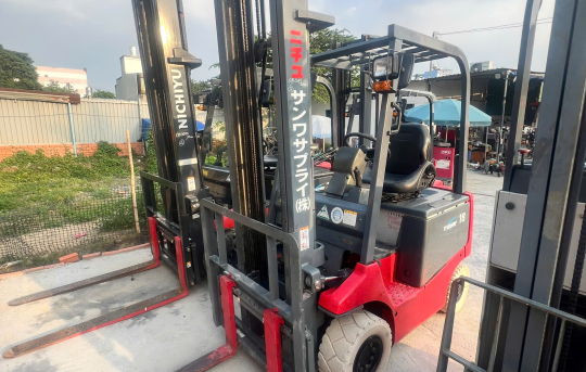 Bán Xe Nâng Tại Bình Dương 2026: Cẩm Nang Lựa Chọn & Báo Giá Tốt Nhất từ Chuyên Gia Vinaboss