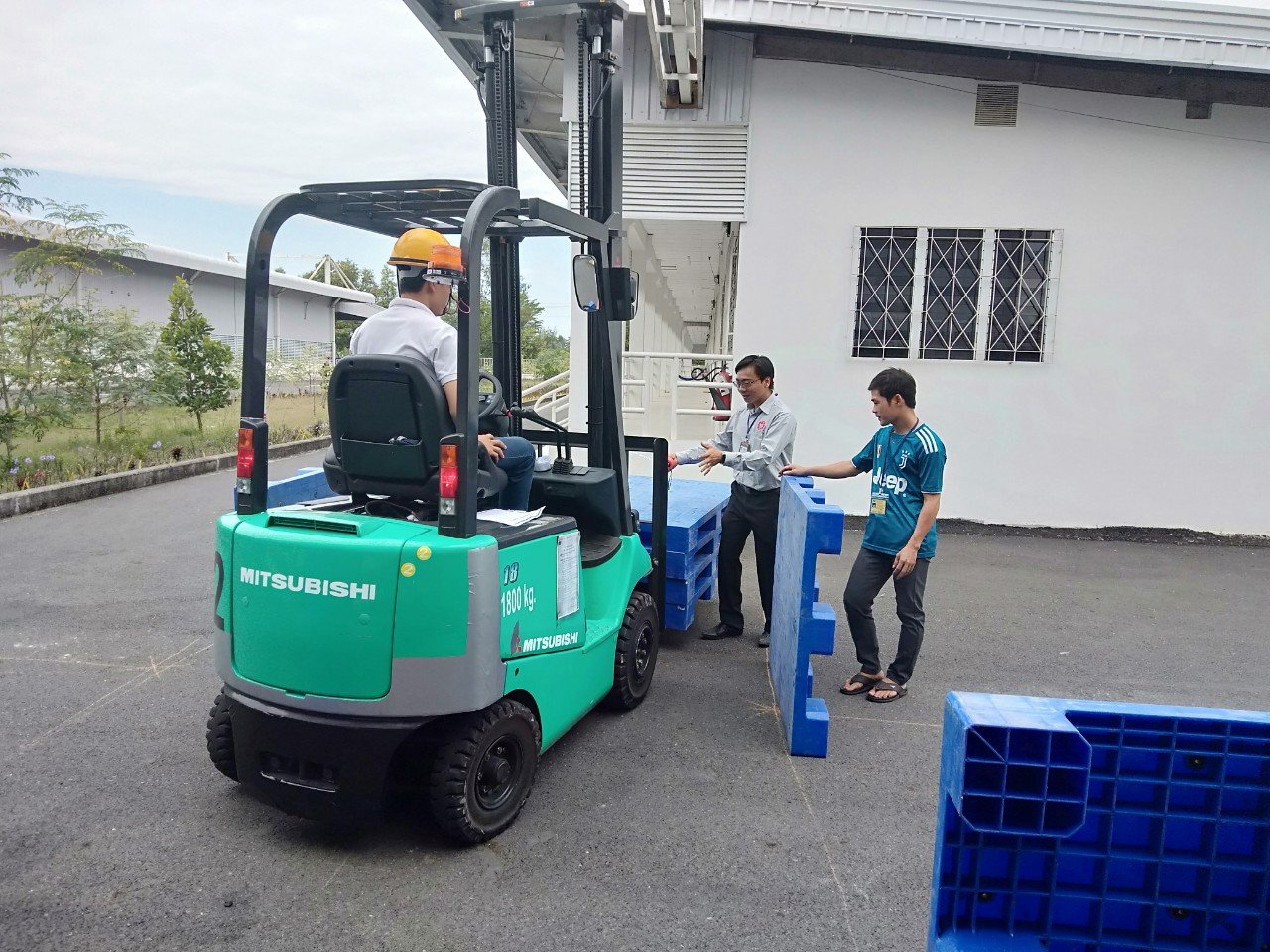Hình ảnh mô tả sạc ac quy tự động