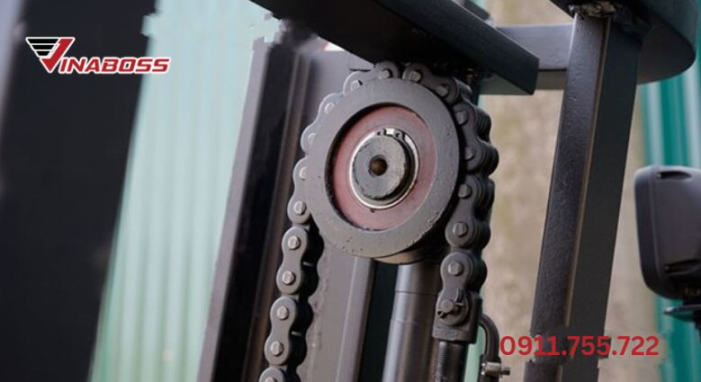 Xích xe nâng hỏng do thời gian sử dụng lâu