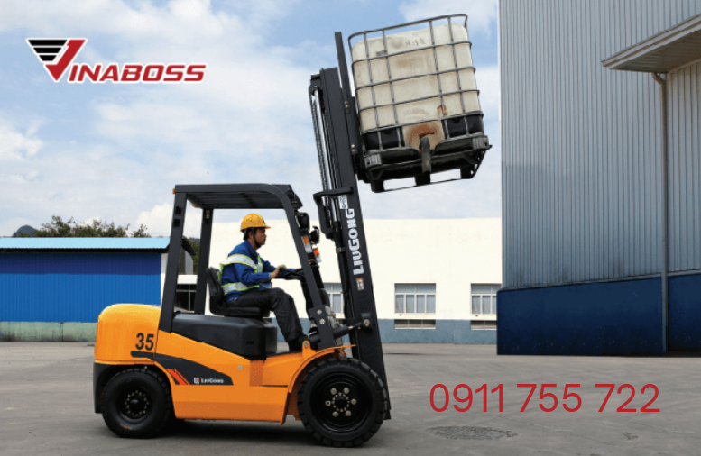 Xe nâng gặp sự cố về động cơ 