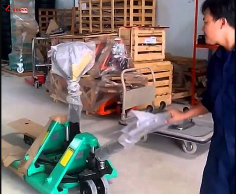 Xe nâng tay thủy lực Mitsubishi BF25 