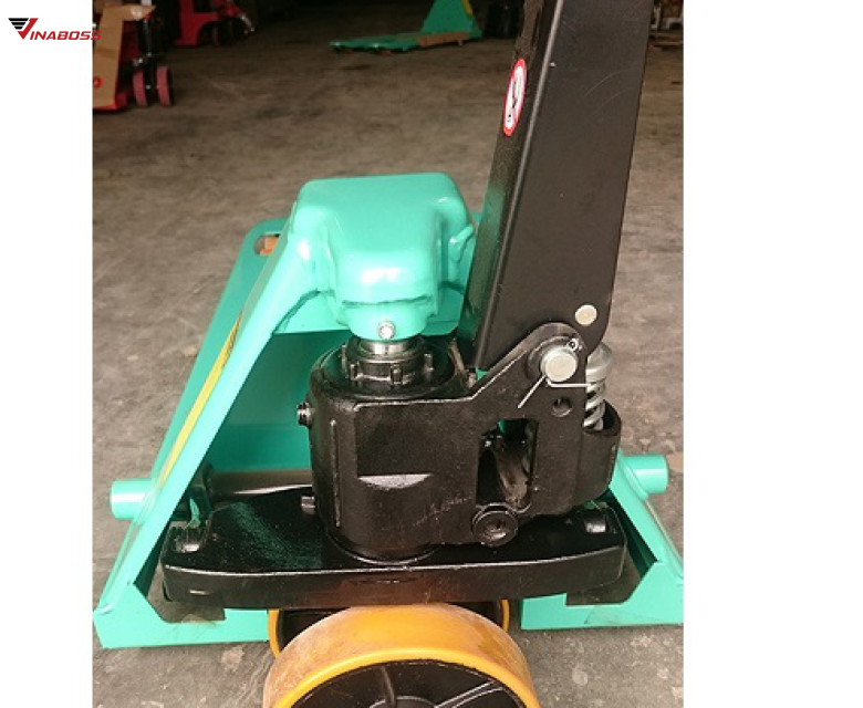 Xe nâng tay thủy lực Mitsubishi BF25 