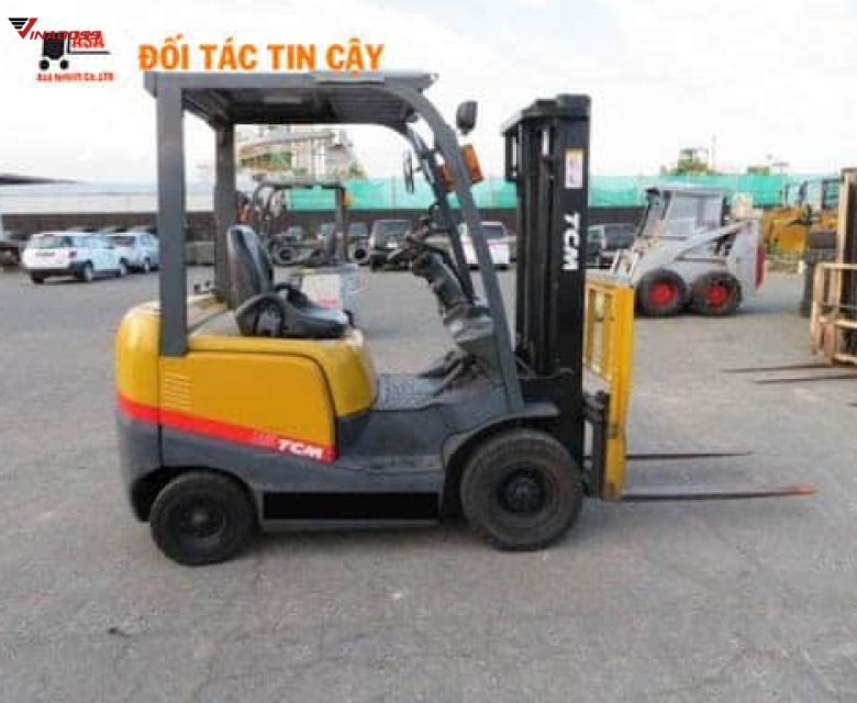 Xe nâng dầu TCM 2. 5 tấn