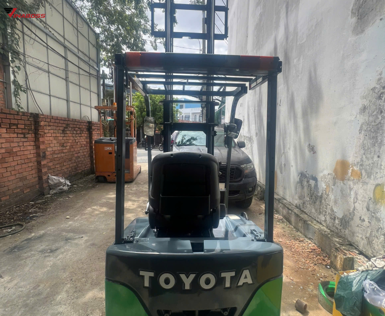 XE NÂNG ĐIỆN NGỒI LÁI TOYOTA  7FBE10