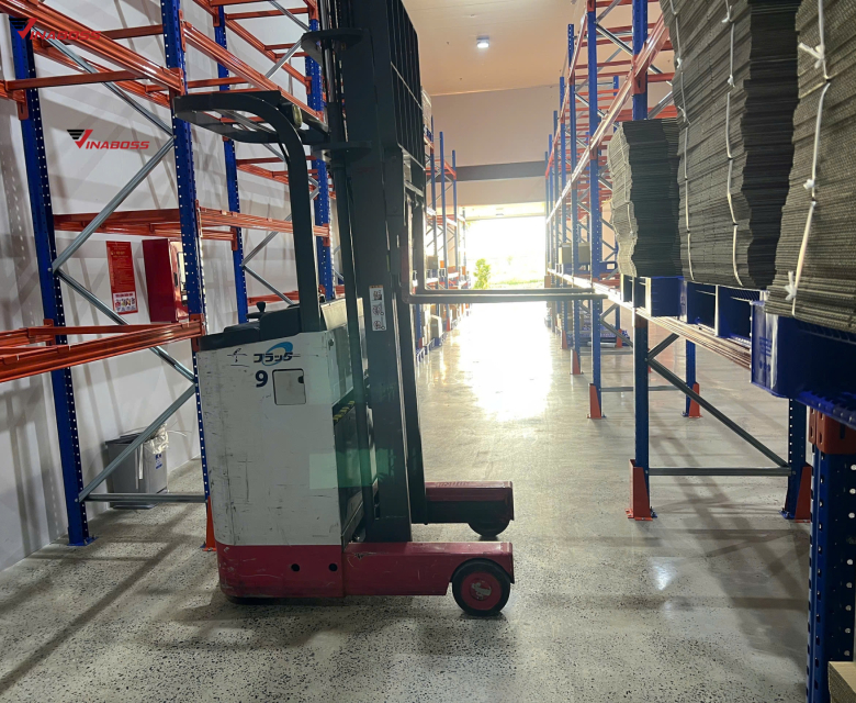 Xe Nâng Điện Đứng Lái 900kg NICHIYU FBRM9-75-300PBL