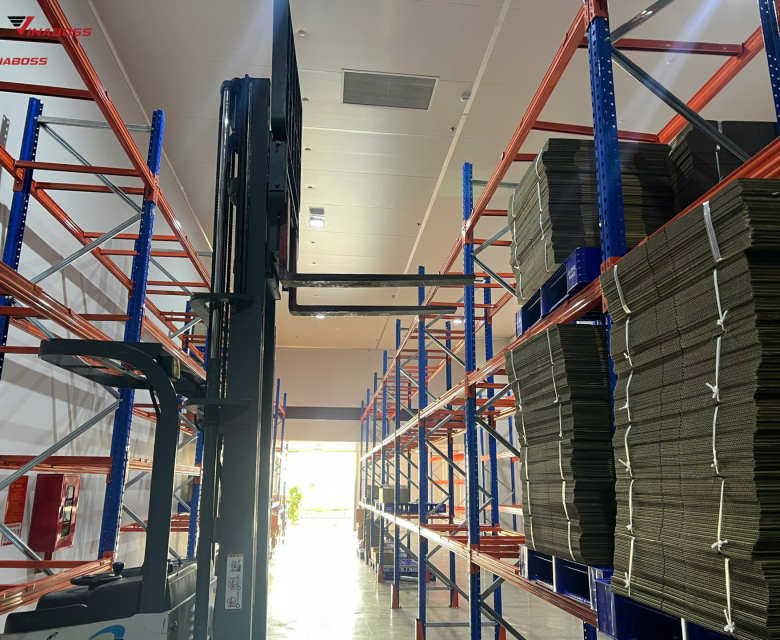 Xe nâng điện đứng lái 900kg NICHIYU FBRM9-75-300PBL 