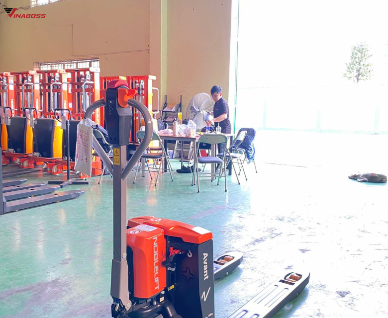 XE NÂNG ĐIỆN THẤP PWB15/20 NOBLELIFT