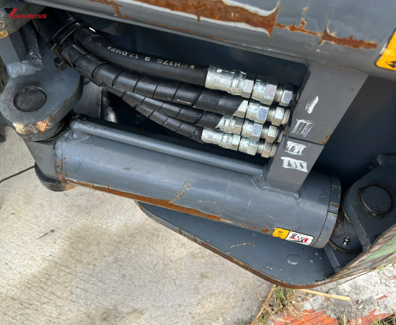 Xe Nâng Điện Kẹp Tròn Ngồi Lái NICHIYU FB18PN