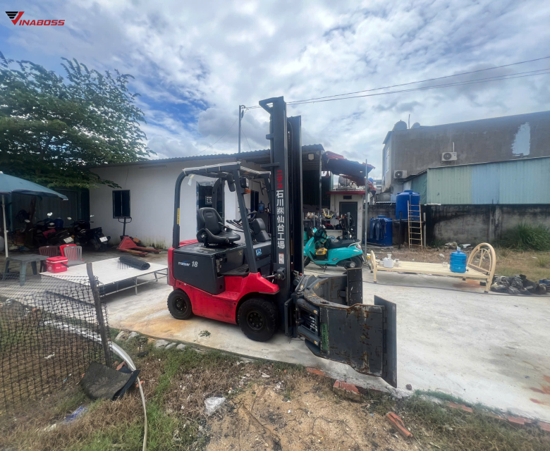 Xe Nâng Điện Kẹp Tròn Ngồi Lái NICHIYU FB18PN