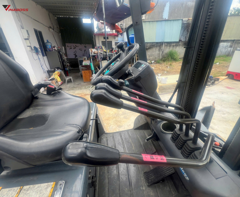 Xe Nâng Điện Kẹp Tròn Ngồi Lái NICHIYU FB18PN