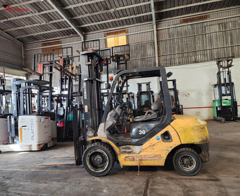 Xe Nâng dầu Komatsu Model FD30-17
