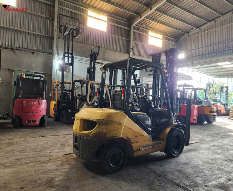 Xe Nâng dầu Komatsu Model FD30-17