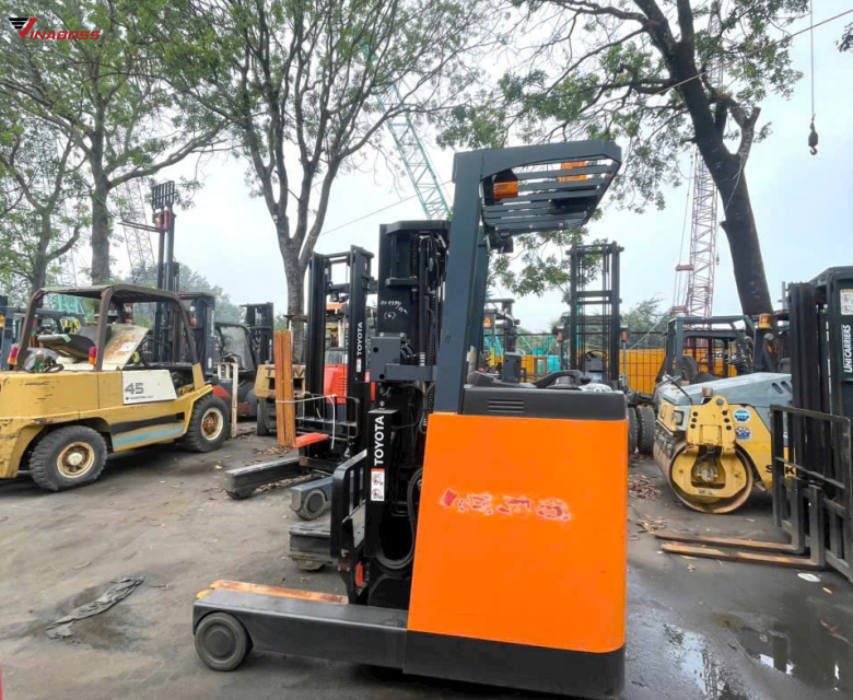 Xe Nâng Điện Đứng Lái 1.800kg TOYOTA 7FBR18